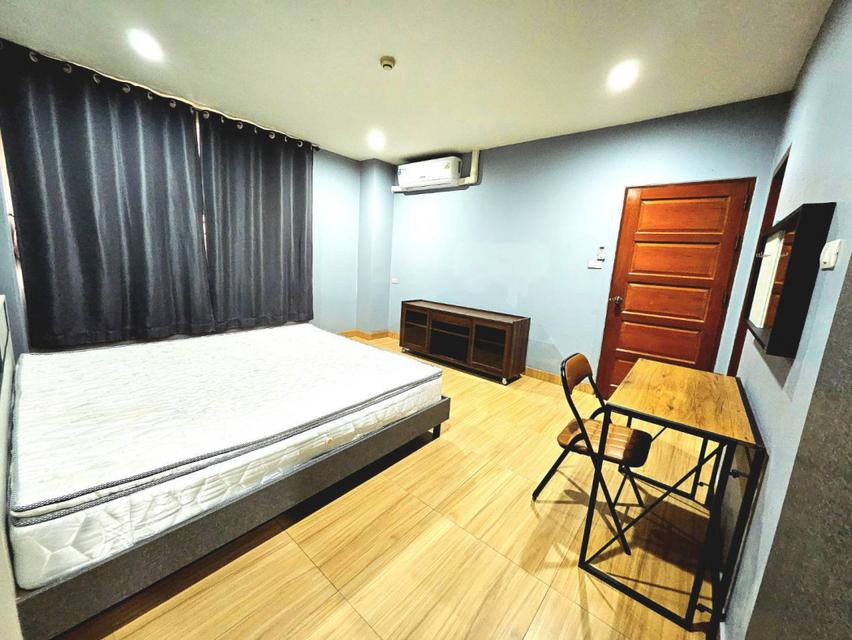 ให้เช่าคอนโด Klang Krung Resort Ratchada 7 (กลางกรุงรีสอร์ทคอนโด) 52 ตรม. 1 นอน 1 น้ำ ชั้น 4 วิวเมือง พร้อมเฟอร์และเครื