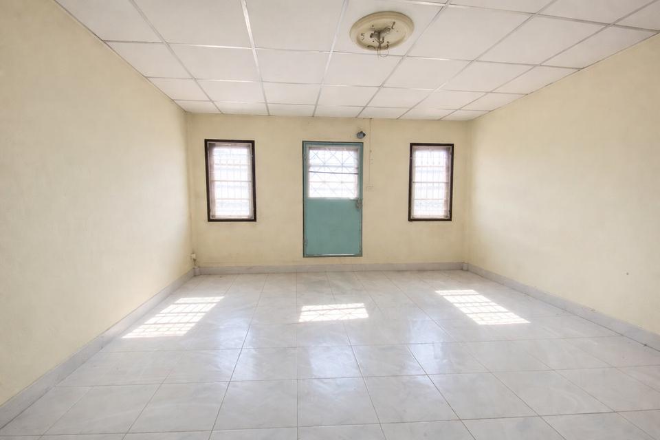 ขายทาวเฮาส์ 2 ชั้น บ้านพงษ์ศิริชัย 2 ทำเลดี เหมาะสำหรับอยู่อาศัย ใกล้ BTS สถานีหลักสอง 2