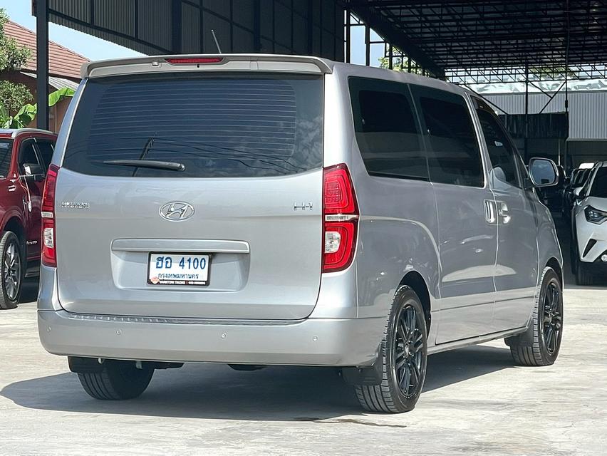 Hyundai H1 2.5Touring ปี18