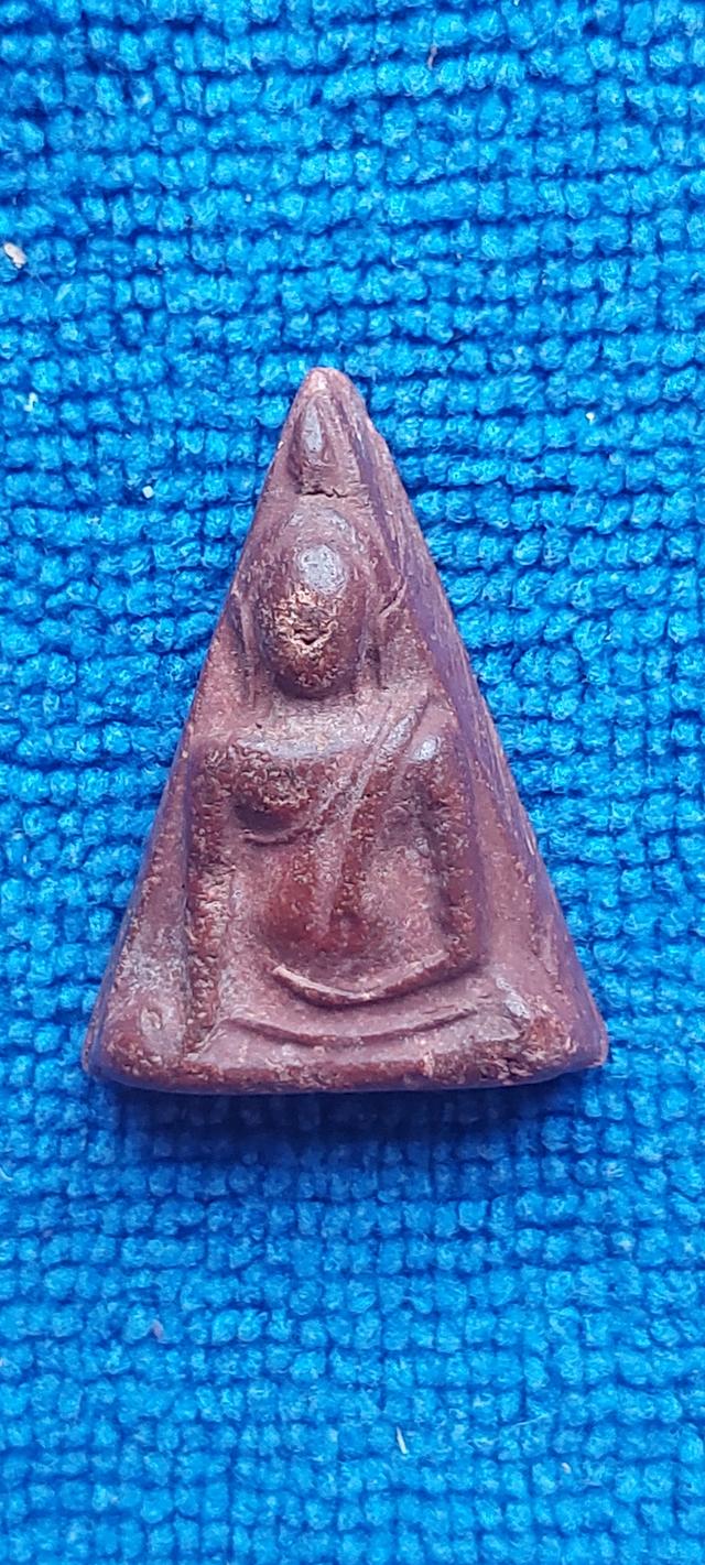 พระนางพญาพิมพ์เข่าโค้ง หลังยันต์ดวง ปี2514