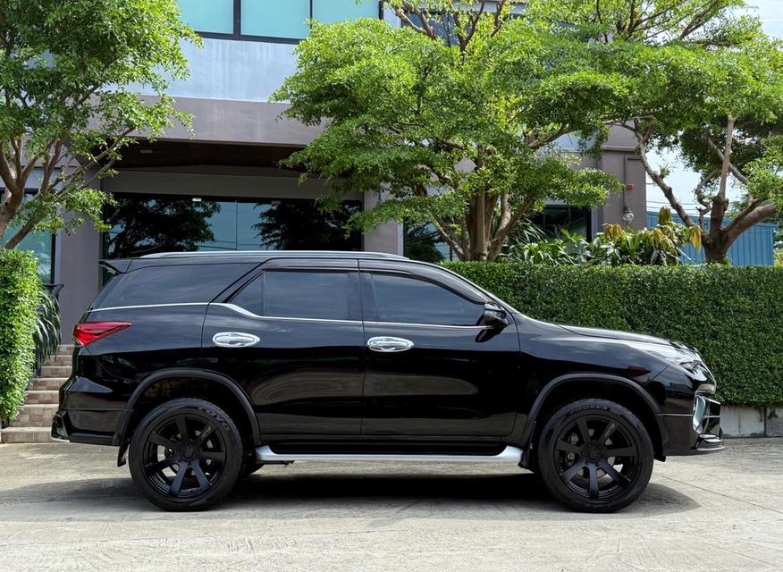 2020 TOYOTA FORTUNER 2.4 V รถสภาพสมบูรณ์ พร้อมใช้งาน รถวิ่งน้อย เข้าศูนย์ทุกระยะ ไม่เคยมีอุบัติเหตุครับ