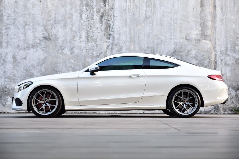 2016 แท้ Mercedes Benz C250 Coupé AMG Dynamic w205 สีขาว 🎖️ รูปที่ 4