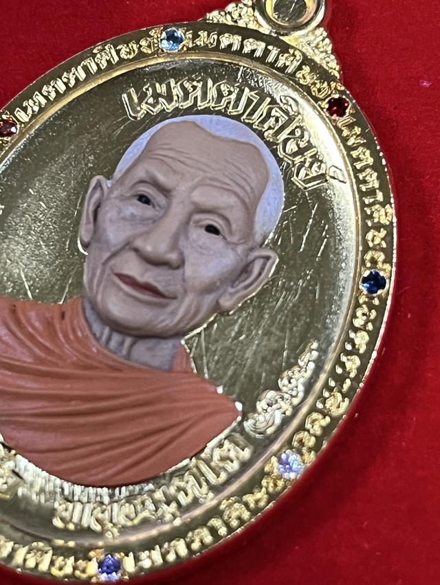 106. เหรียญทองคำ 99.9% หลวงปู่จื่อ วัดเขาตาเงาะอุดมพร เมตตาศิษย์ 68 จ.ชัยภูมิ ฝังพลอย หน้ากากเพ้นท์สีเหมือนจริง กรรมการ นำฤกษ์ โค้ดเบอร์9