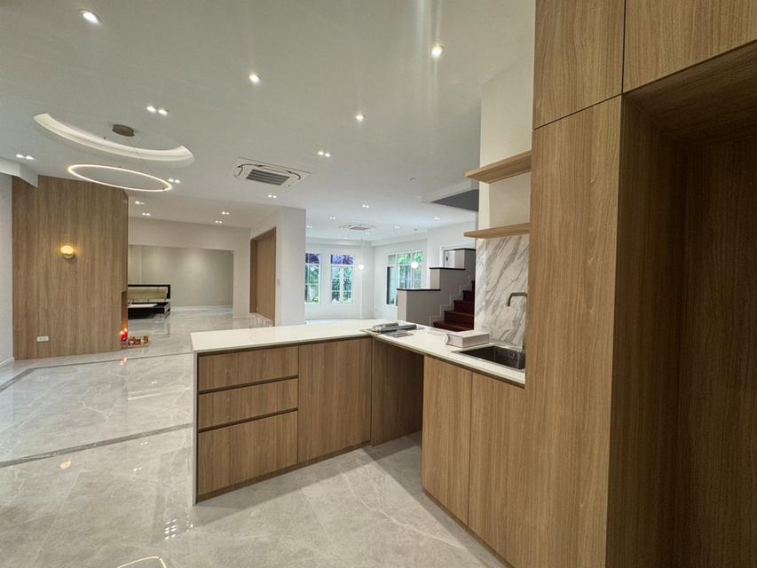 โครงการ ลดาวัลย์ สุขุมวิท 103 บ้านเดี่ยวแปลงมุม 143 ตารางวา 5 นอน 5 น้ำ ตกแต่งบิ้วท์อินทั้งหลัง 2