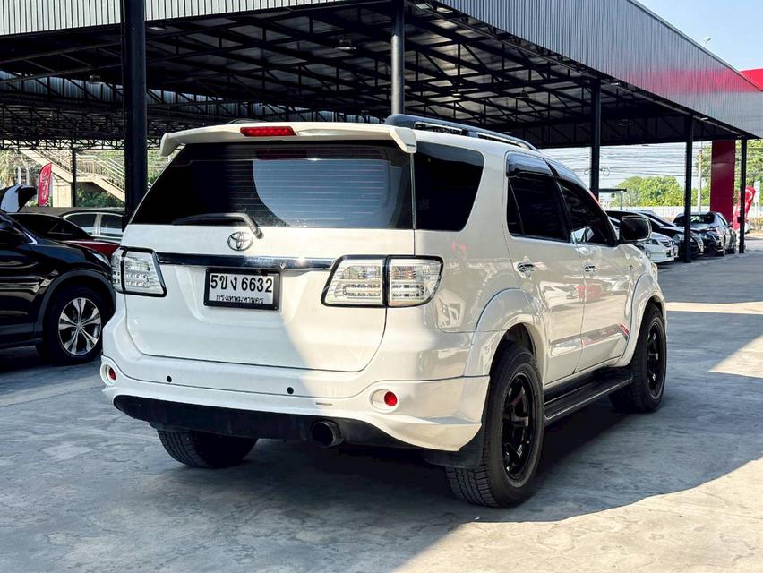 ขายรถ Toyota Fortuner 3.0 TRD Sportivo 4WD ปี 2010 สี ขาว เกียร์ออโต้ รูปย่อยที่ 4
