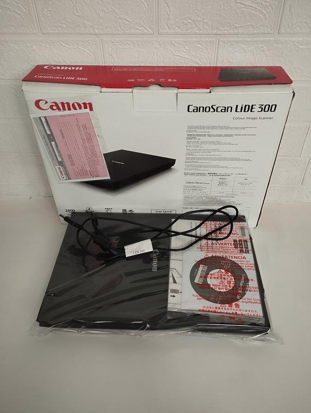 สแกนเนอร์ Canon Lide 300 4