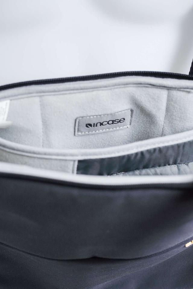 กระเป๋ากล้อง “ Incase Point and Shoot Field Bag ” 6