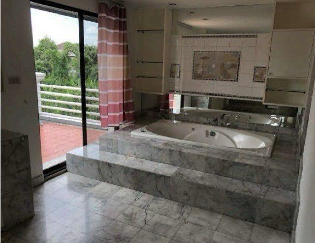 ให้เช่าบ้านเดี่ยวหลังใหญ่ 3 ชั้น หมู่บ้านนวธานี ซอยเสรีไทย 59 พื้นที่กว้าง 200 ตร.ว. เฟอร์นิเจอร์ครบพร้อมอยู่ ใกล้แฟชั่นไอส์แลนด์ บ้านเดี่ยว 3 ชั้น ห 10