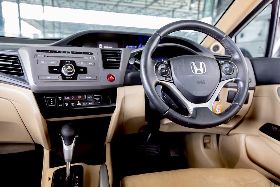 Honda Civic Fb 1.8E เบาะไฟฟ้า สีขาว ปี 2013 มือเดียวป้ายแดง 16