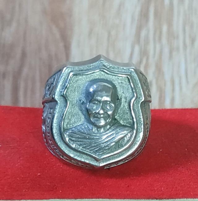 แหวน หลวงพ่อจรัญ วัดอัมพวัน สิงห์บุรี เนื้อเงิน 