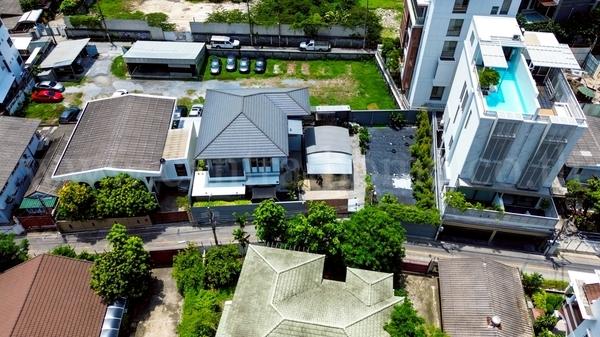 บ้านเดี่ยว 137 ตร.วา ซอย ชัยพฤกษ์ สุขุมวิท 65 - เอกมัย ทำเลดี 18