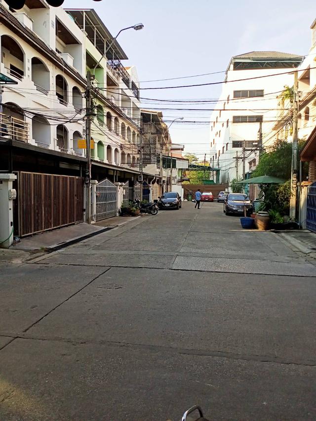 ให้เช่าอาคารพาณิชย์5ชั้น จันทน์32 มีห้องน้ำและห้องนอนทุกชั้น ใกล้สถานีรถไฟฟ้าสุรศักดิ์ เหมาะสำหรับทำธุรกิจหรืออยู่อาศัย 5