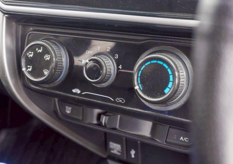 รหัสรถ QT2015 Honda city 1.5s เกียร์ m/t สีขาว ปี2014 รูปที่ 18