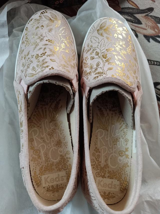 รองเท้า Keds