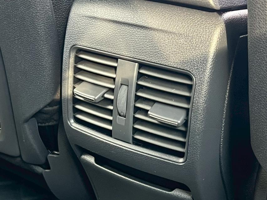 รหัสรถ NCT144 📌Mercedes Benz GLA200 1.6 Urban Facelift 2018 12