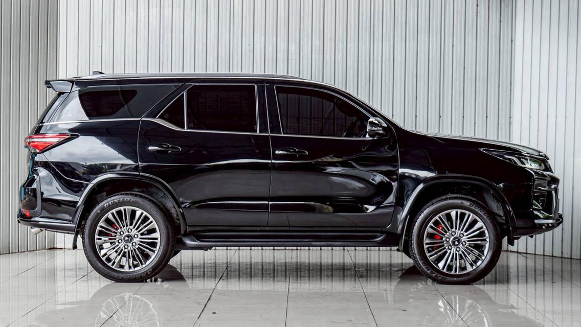 TOYOTA FORTUNER 2.8 GR SPORT 4WD ปี 2024 สีดำ โฉม ปี15-ปัจจุบัน รูปที่ 6