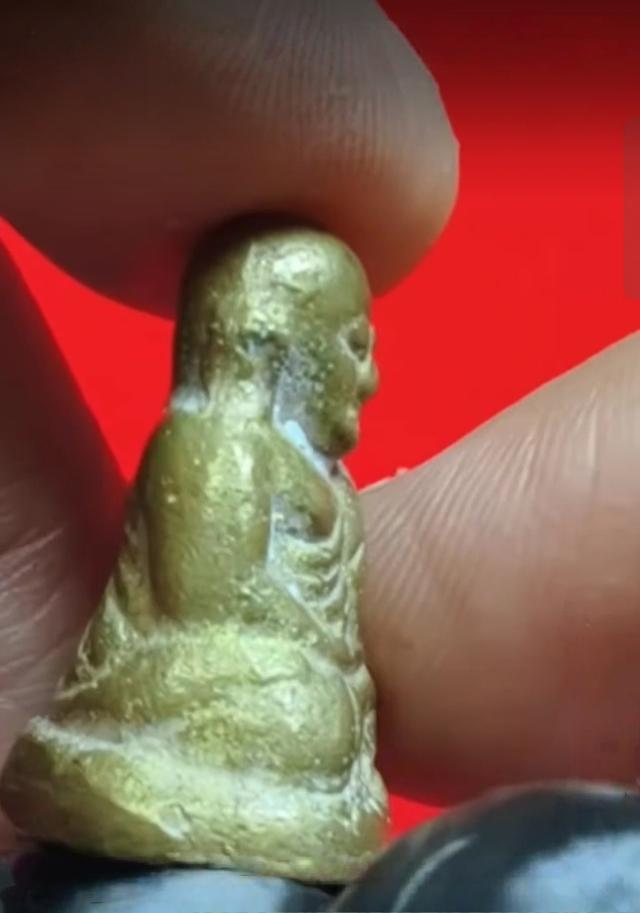 หลวงพ่อเงินพิมพ์ขี้ตา 2