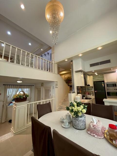 ปรับลดราคา ให้เช่า ทาวน์โฮมหรู 4 ชั้น คริสตัล วิลล์ Townhome Crystal Ville โครงการอยู่หลังเซ็นทรัลอีสต์วิลล์ติดทางด่วน เอกมัยรามอินทรา ซอยประดิษฐ์มนูธ 14