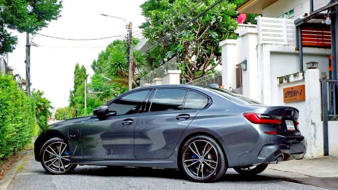 2021 BMW 330e M-Sport Plug-in Hybrid รถสวย ประวัติศูนย์ดีชัดเจน