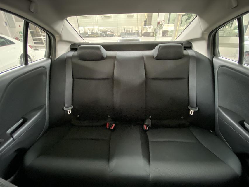Honda City (i-VTEC) 12