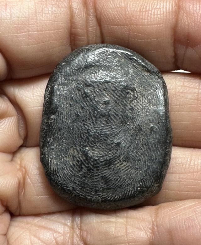 พระผงสุพรรณดำ พระไม่ตัดปีก 2