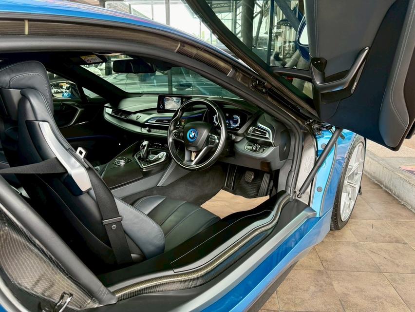 2017 BMW i8 Pure Impulse