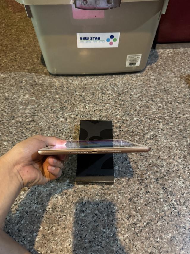 ขายๆๆๆถูกๆๆiPadGen6สีRose Gold 128กิ๊กWifi Only ใช้งานดีทุกๆฟังชั่นสูนTrueทุกๆฟังชั่นรีสโตได้ตลอดไม่มีติดไอคราว Model TH/A  สภาพ: 95% สวยๆๆคับ  ราคา: รูปที่ 4