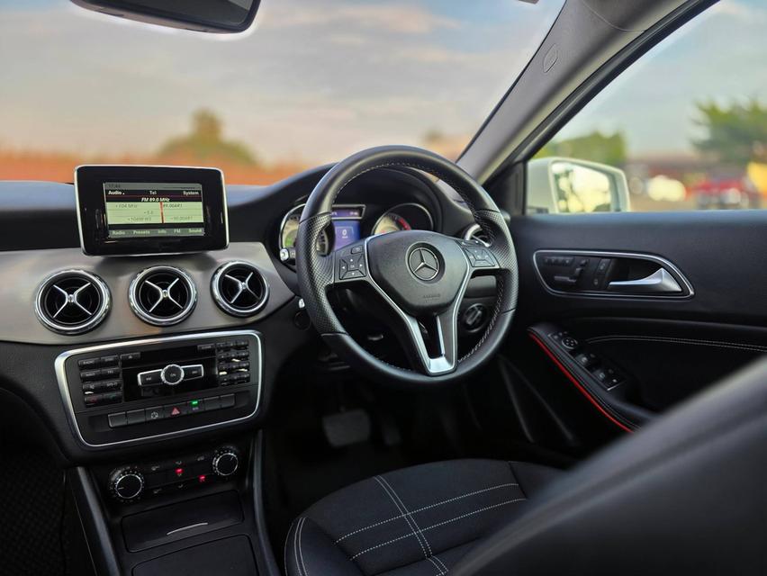 รหัสรถ NC9393 BENZ GLA200 Urban (W156) 2015 17