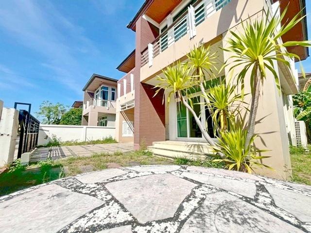 The Boulevard สวนเสือศรีราชา 2.5 กม. บ้านเดี่ยว 2 ชั้น 63 ตร.วา.พร้อมอยู่ 3นอน รร.นานาชาติไทยจีน ศรีราชา 3 กม.เฟอร์ฯครบ 1