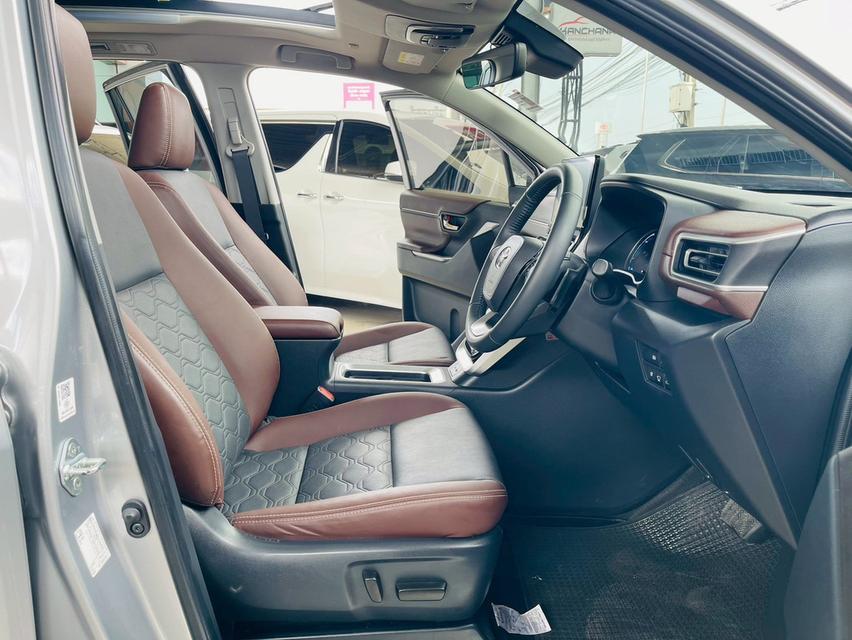 Toyota Innova 2.0 Zenix HEV Premium 2023 13