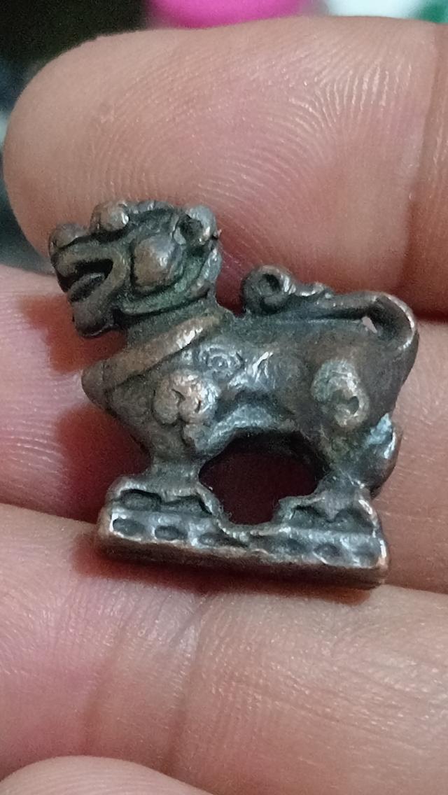 พระเครื่อง สิงห์หลวงพ่อกวย ตะกั่วอาบทองแดง 9