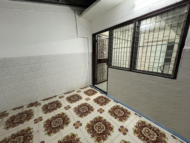 อาคารพาณิชย์ 4ชั้น ให้เช่าถนน เสรีไทย รามอินทรา ติดกับหมู่บ้านอารียา 7