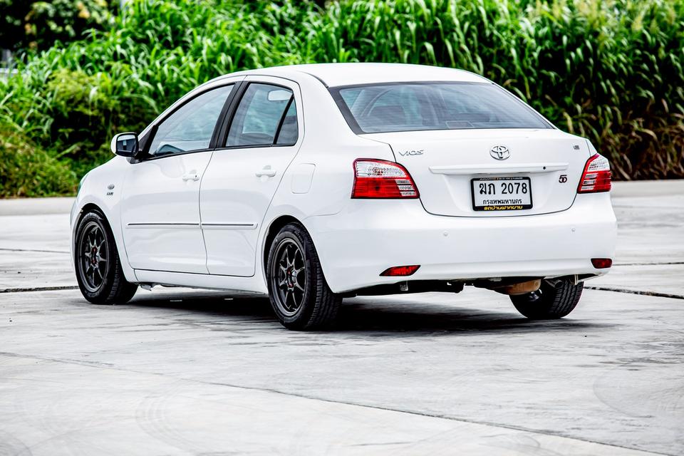 Toyota Vios 1.5E ปี 2010  เกียร์ออโต้ สีขาว   8