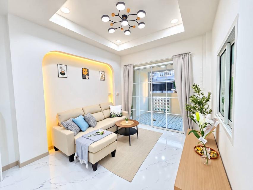 หมู่บ้านบุศรินทร์ บ้านกล้วย-ไทรน้อยทาวน์เฮาส์ 2 ชั้น โครงการ L&H ใกล้ถนนกาญจนาภิเษก 10