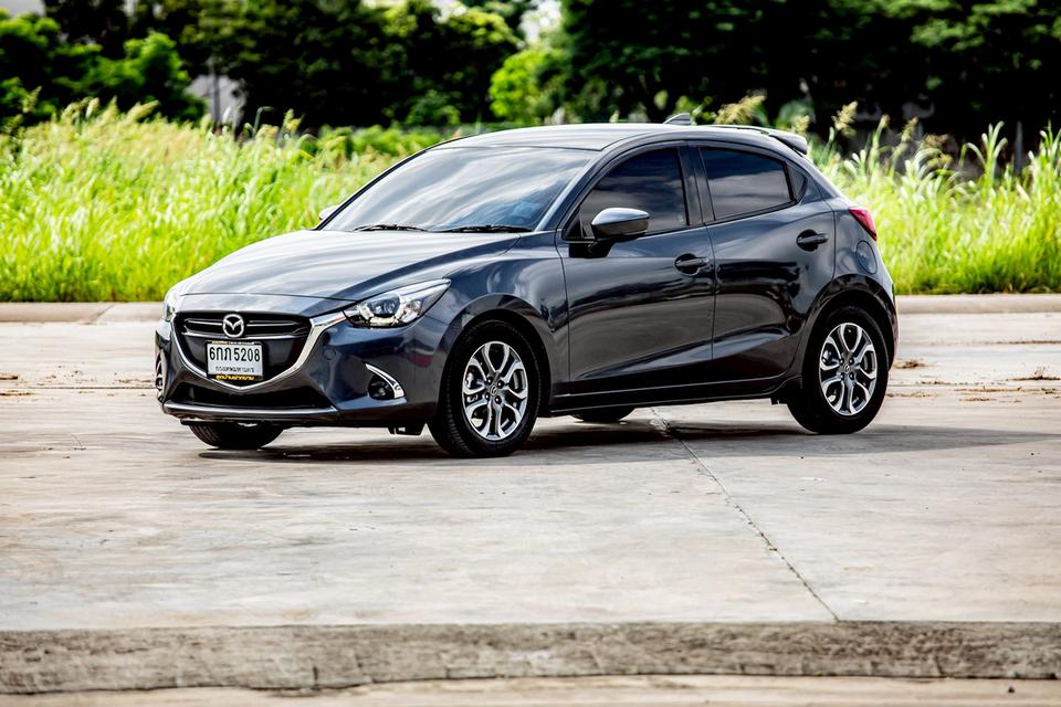 Mazda2 1.5 XD Highplus Sport ปี 2017 ดีเซล รุ่นท๊อป สีเทา มือเดียวป้ายแดง 11