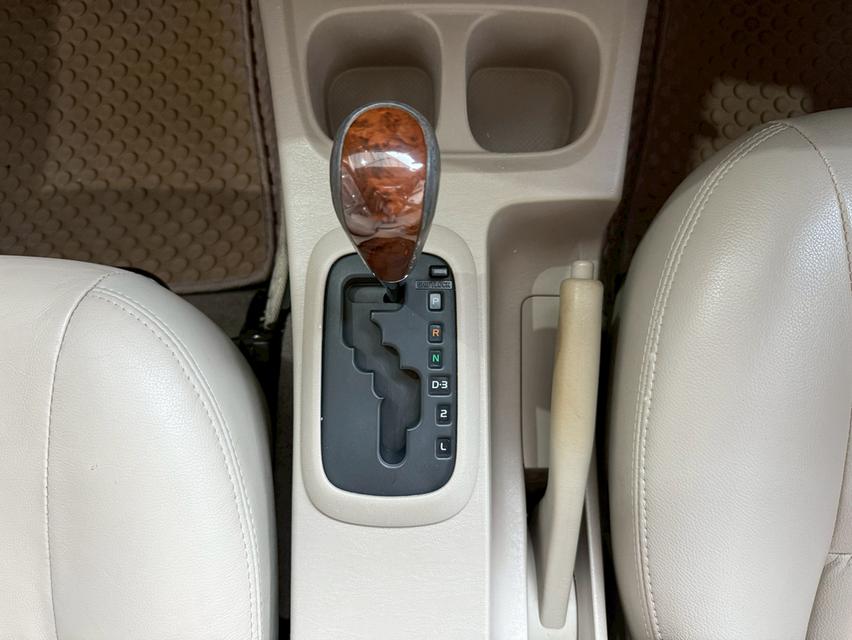 2011 TOYOTA INNOVA 2.0V 10