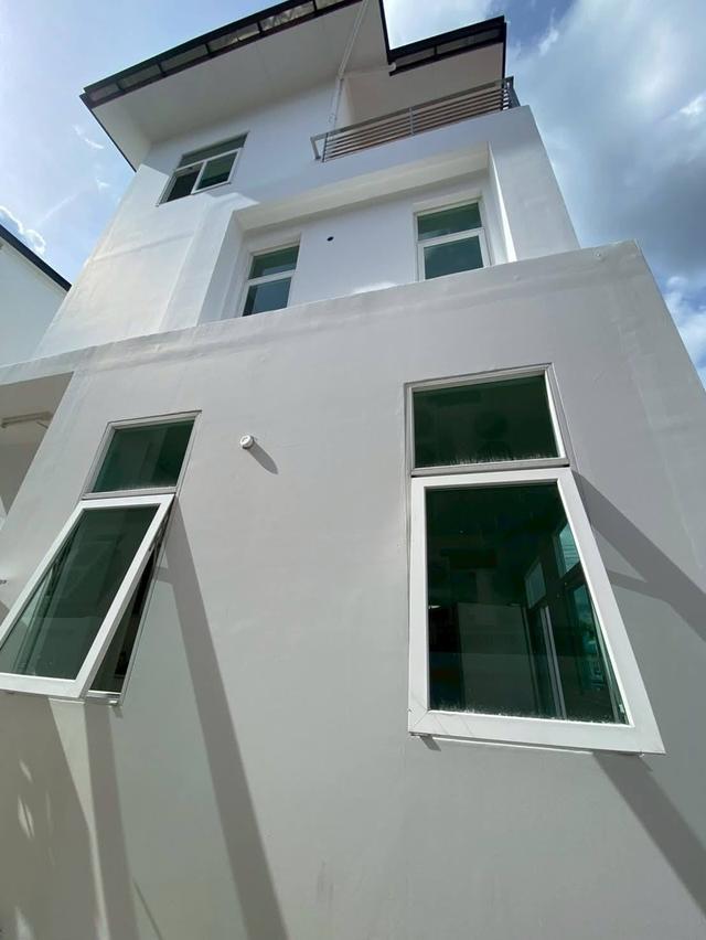 แรร์ไอเทม! บ้านเดี่ยว 3 ชั้น หมู่บ้านหลังสวน สาย 4 ดีไซน์หรู สไตล์โมเดิร์น 10