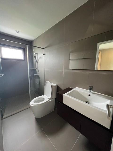 ให้เช่าทาวน์โฮม 3ชั้น โครงการ Arden Pattanakarn  บ้านใหม่เอี่ยมสวยโมเดิร์น พร้อมเฟอร์นิเจอร์เครื่องใช้ไฟฟ้า ใกล้ทองหล่อ เอกมัย 6