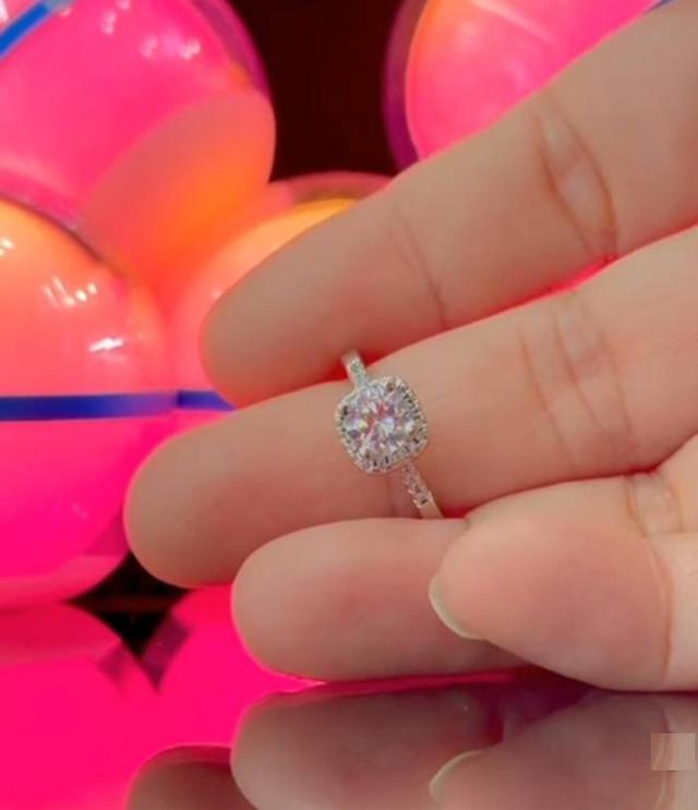 เเหวนเพชร ขึ้นตัวเรือน สั่งทำในเเบบที่ใจชอบ ราคาสบายกระเป๋า พร้อมใบรับประกันสินค้าทุกชิ้น - ปุอามี่ Diamond Lap Rama2 (083-2469526)