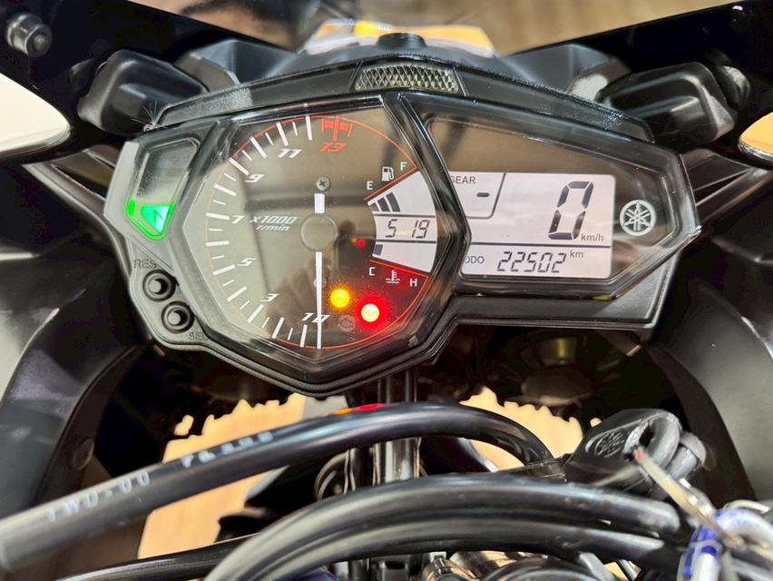 Yamaha R3 8