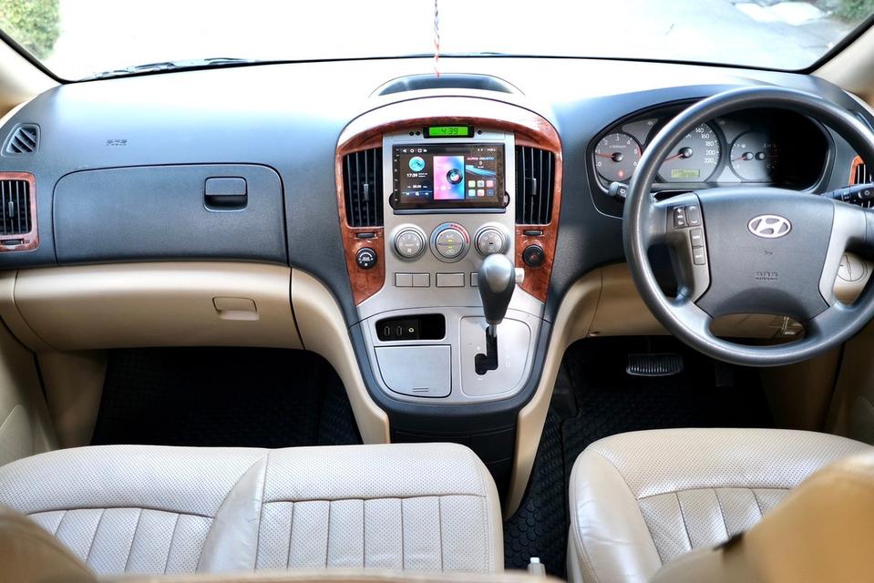  Hyundai H1 2.5 Deluxe (A2) ออโต้ ดีเซล สีเทา ปี2012 ไมล์: 1xx,xxx กม. 19