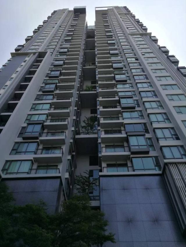 Sale / Rent Rhythm Sukhumvit 42 35th floor 80 sqms 2 bedrooms 2 bathrooms Fully furnished Rent 69,000 baht Price. 18,900,000 baht Line id : kingrice 2