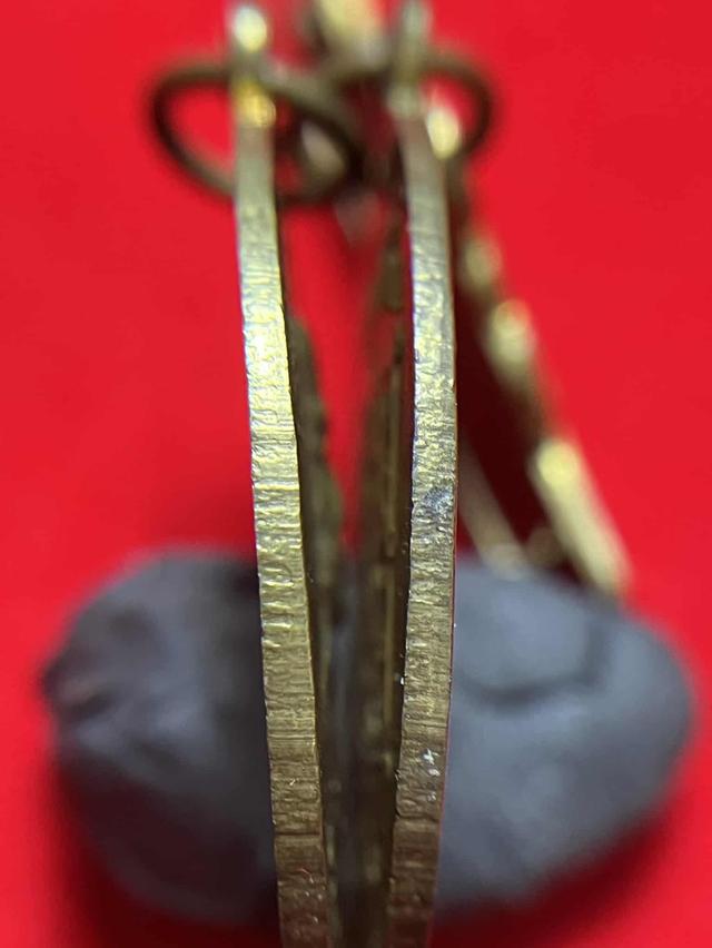 เหรียญรูปไข่หลวงพ่อพิศ ปี 17 ด้านหลังยันต์บล็อค วงเดือนออกวัดศรีชมชื่น จ.อุดรธานี  4