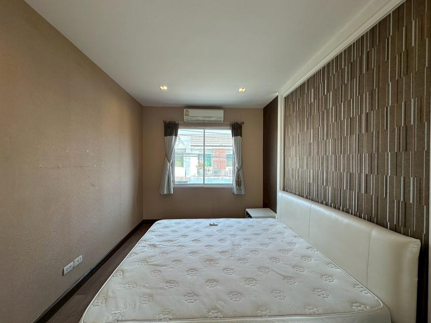 ขายถูกมาก!!  ทาวน์โฮม 2 ชั้น  อารียา เดอะคัลเลอร์ 1 ( Areeya The Color 1 ) อยู่ต้นโครงการ ตกแต่งเต็มพื้นที่ เปิดเป็น Home office ได้เลย ใกล้รถไฟฟ้า สา 11