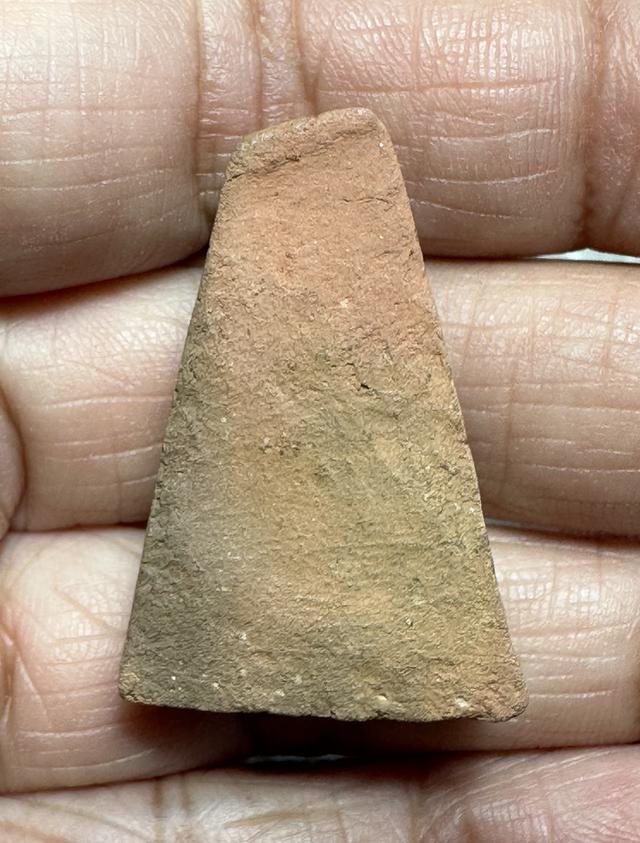 พระเนื้อดิน พิมพ์พระผงสุพรรณ ล.พ.โหน่ง วัดคลองมะดัน 2