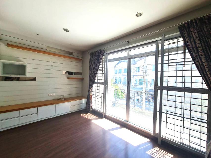 ขายบ้านกลางเมือง สวิสทาวน์ เกษตร–นวมินทร์ ทาวน์โฮม 3 ชั้น หลังใหญ่ หลังมุม รูปที่ 8