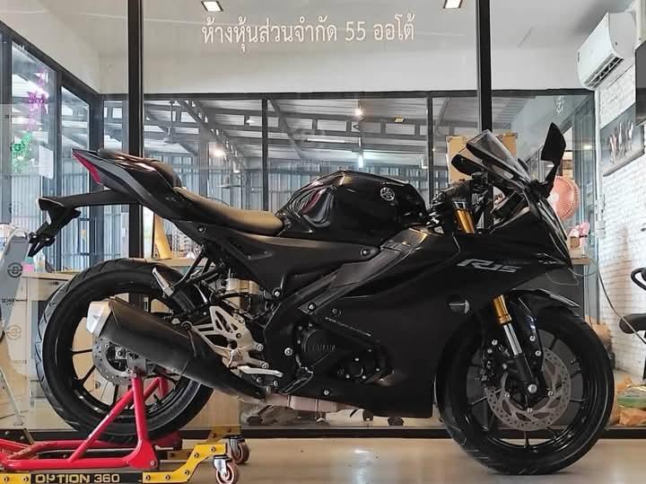 Yamaha R15 สีดำ