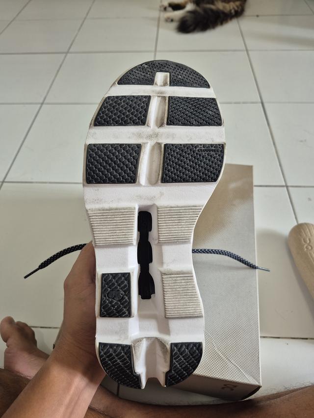 On Cloudmonster สีขาวใส่ลอง1ครั้ง  On Cloudnova Xสีดำยังไม่เคยใส่ 14