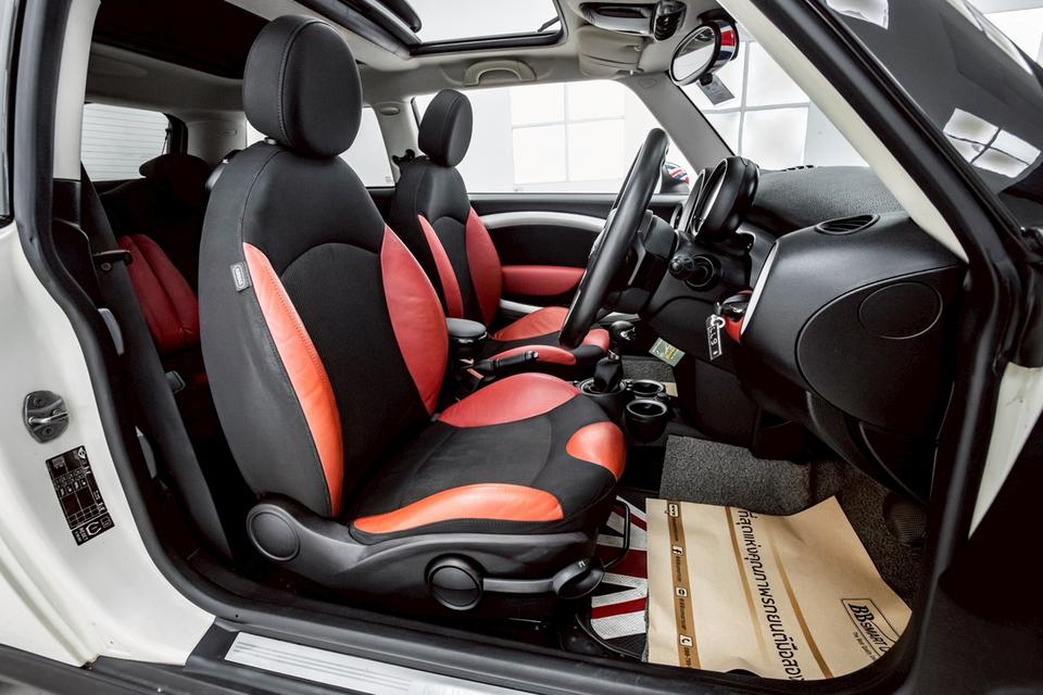 MINI COOPER 1.6 RHD SUNROOF (R56) 2011 11