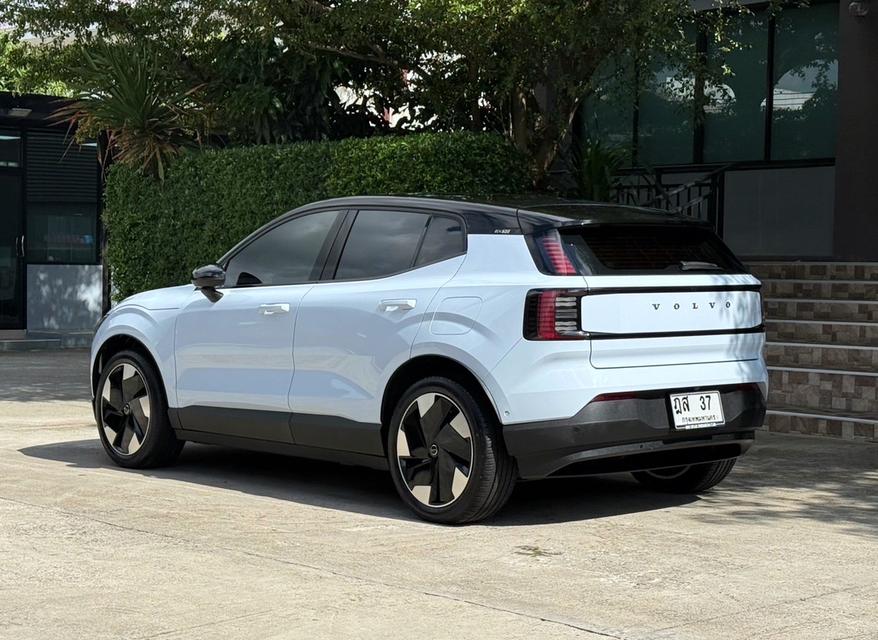2024 VOLVO EX30 ULTRA รถมือเดียวออกป้ายแดง วิ่งน้อยเพียง 7,800 กม รถเข้าศูนย์ตลอด รถไม่เคยมีอุบัติเหตุครับ เปลี่ยนแบตเตอรี่จากศูนย์แล้วครับ รูปที่ 5